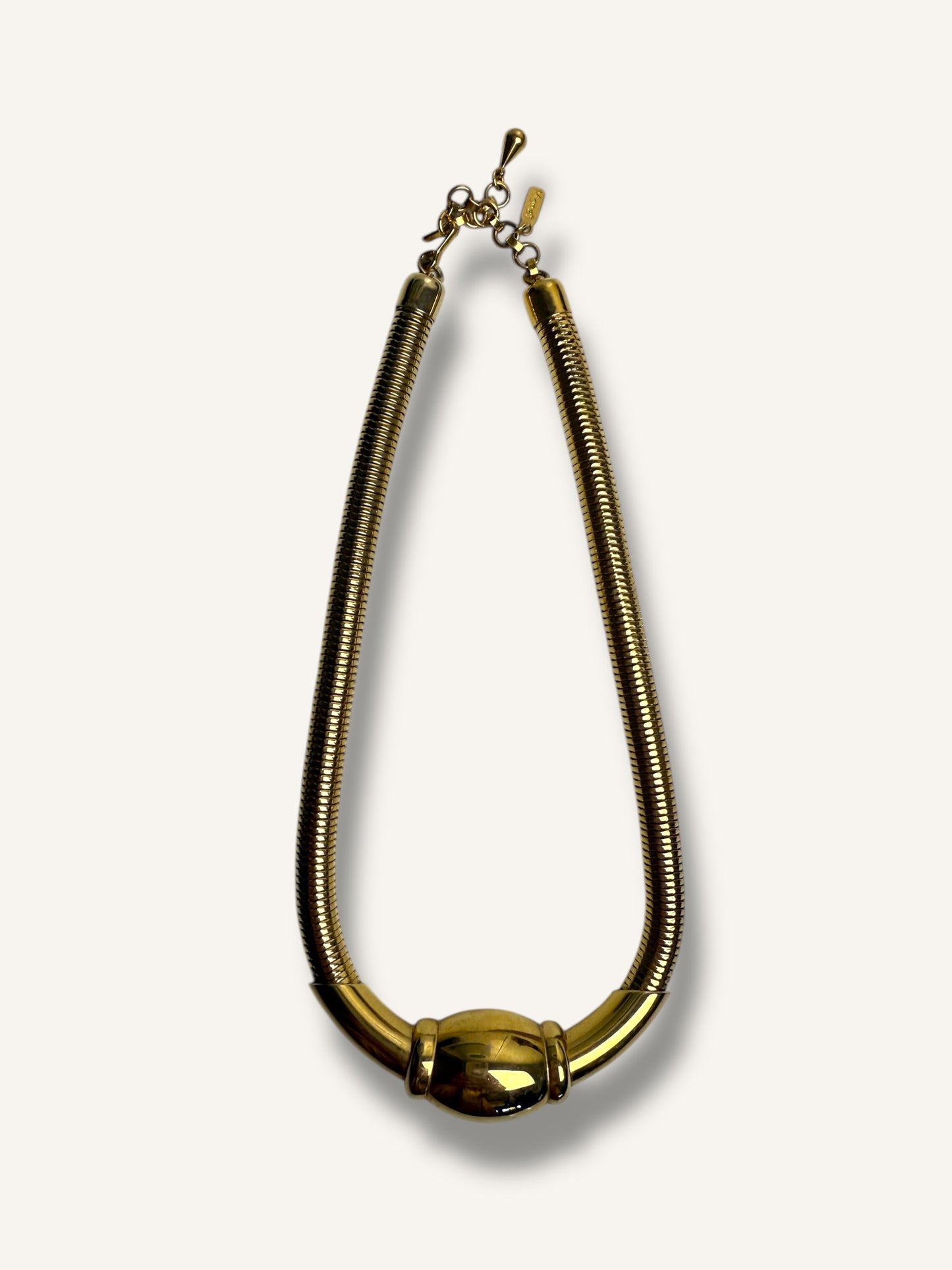 Monet Chocker