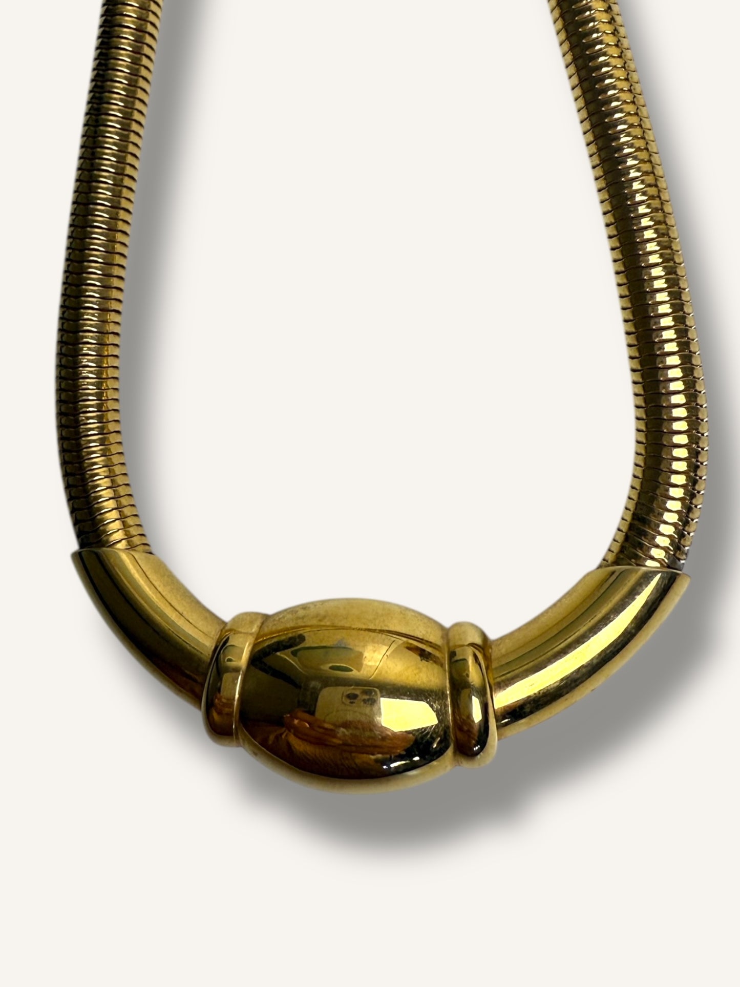 Monet Chocker